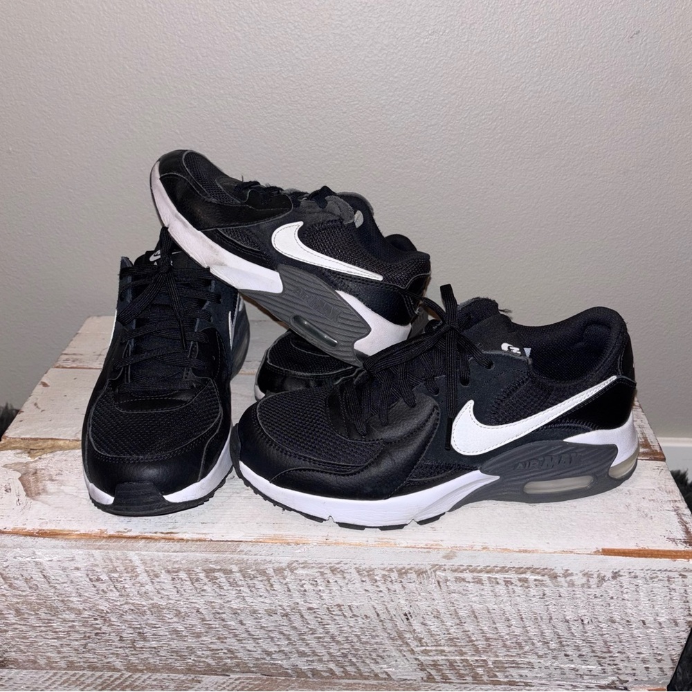 Women’s Nike Air Max Excee in Black/White-Dark Grey